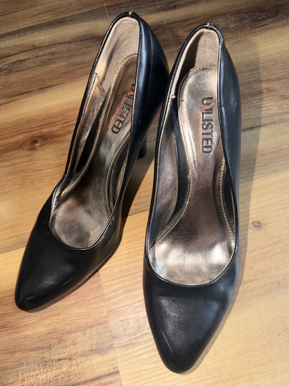 UNLISTED by Kenneth Cole Black Pointed-Toe Pumps W8